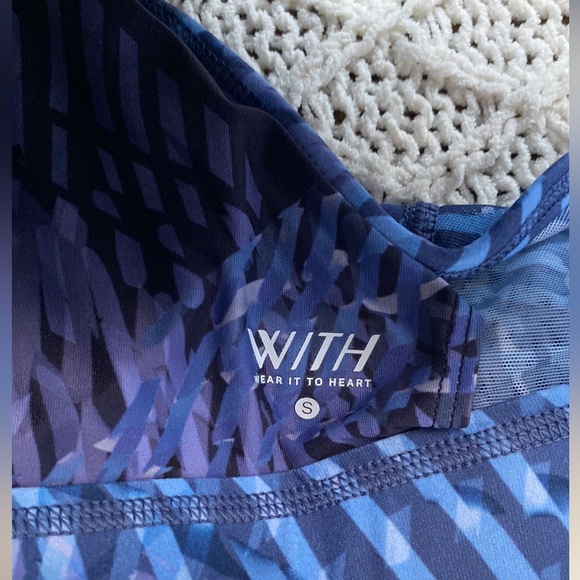 Peloton Blue Patterned Leggings and Top Set - Picture 5 of 12